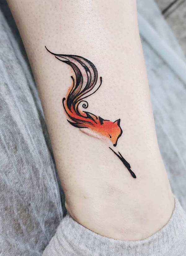 Abstract fox ankle tattoo by @vanessadannik