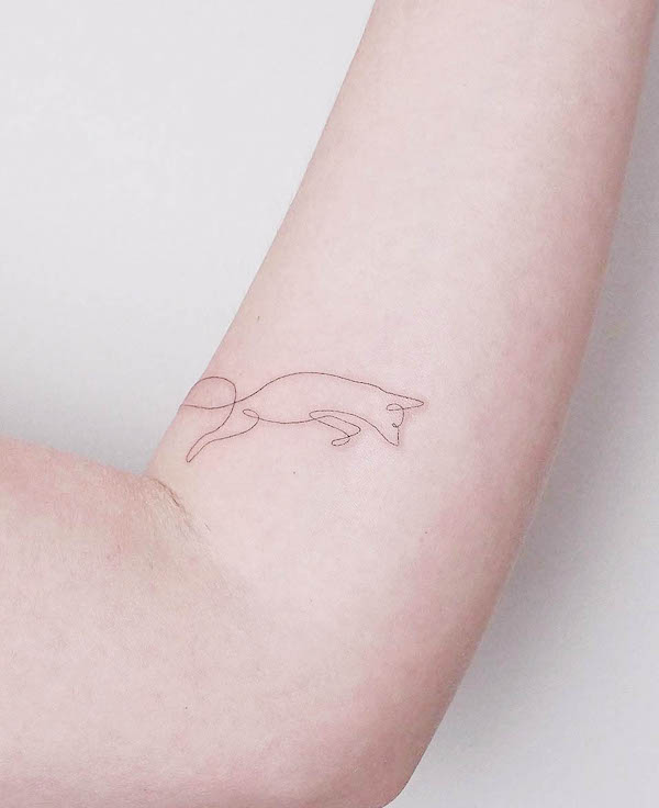 Small single-line fox tattoo by @melissa.uluc.tattoo