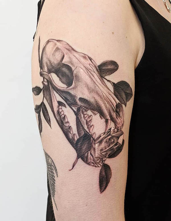 Fox skull tattoo by @lennontattoos