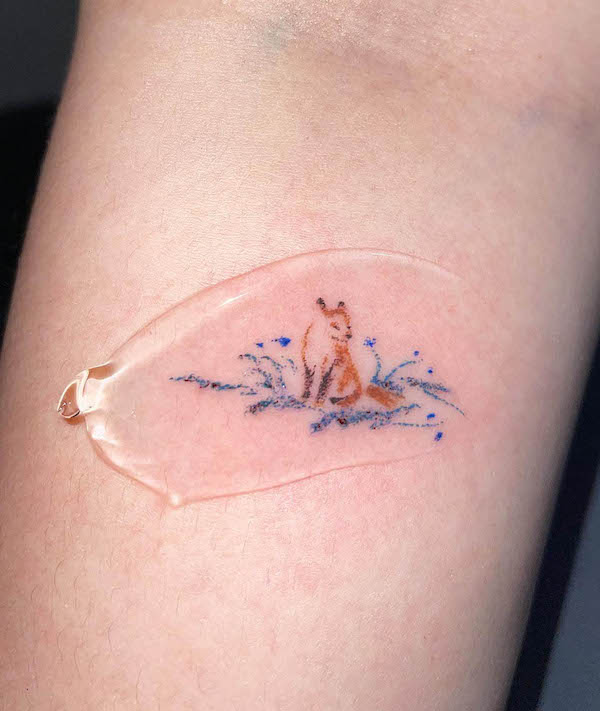 Tiny fox tattoo by @de.0hr