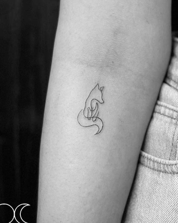 Simple fox outline tattoo by @elahemst_art