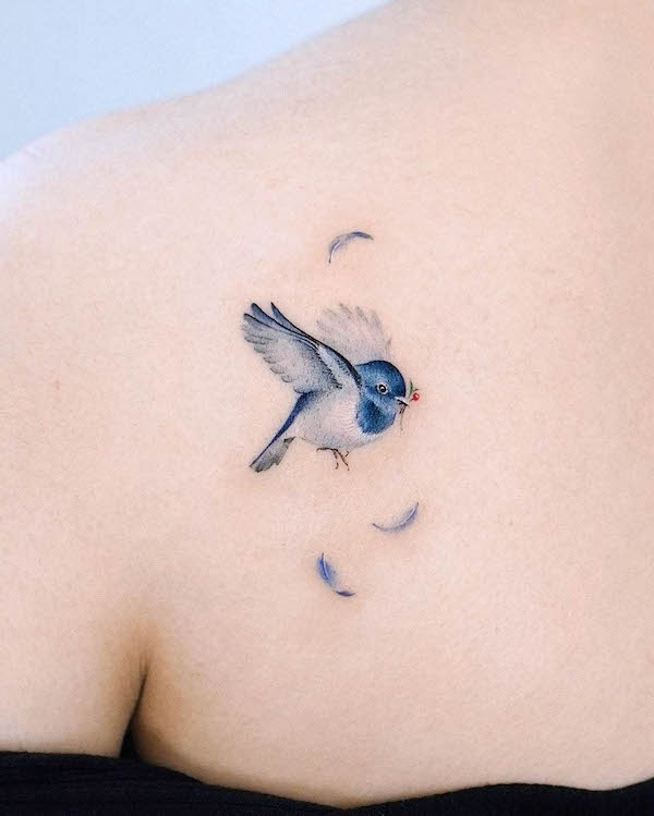 Bird and feather tattoo on the shoulder blade by @abii_tattoo