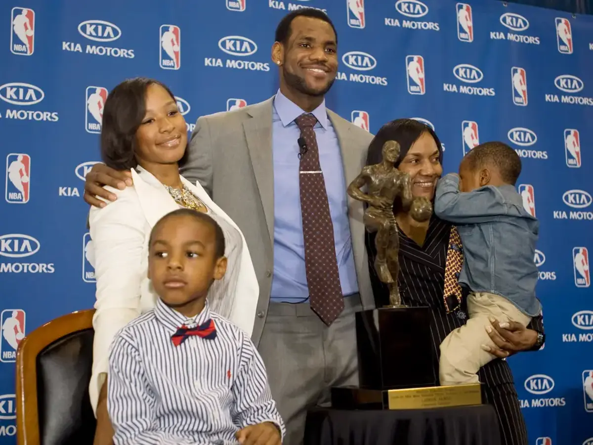 LeBron James And Savannah's Love Story: From High School Sweethearts To Basketball's First Family - Fadeaway World
