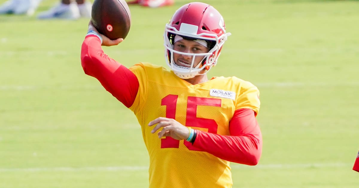 Chiefs Share Incredible Slo-Mo Video of Patrick Mahomes's Latest  Behind-the-Back Pass - Sports Illustrated