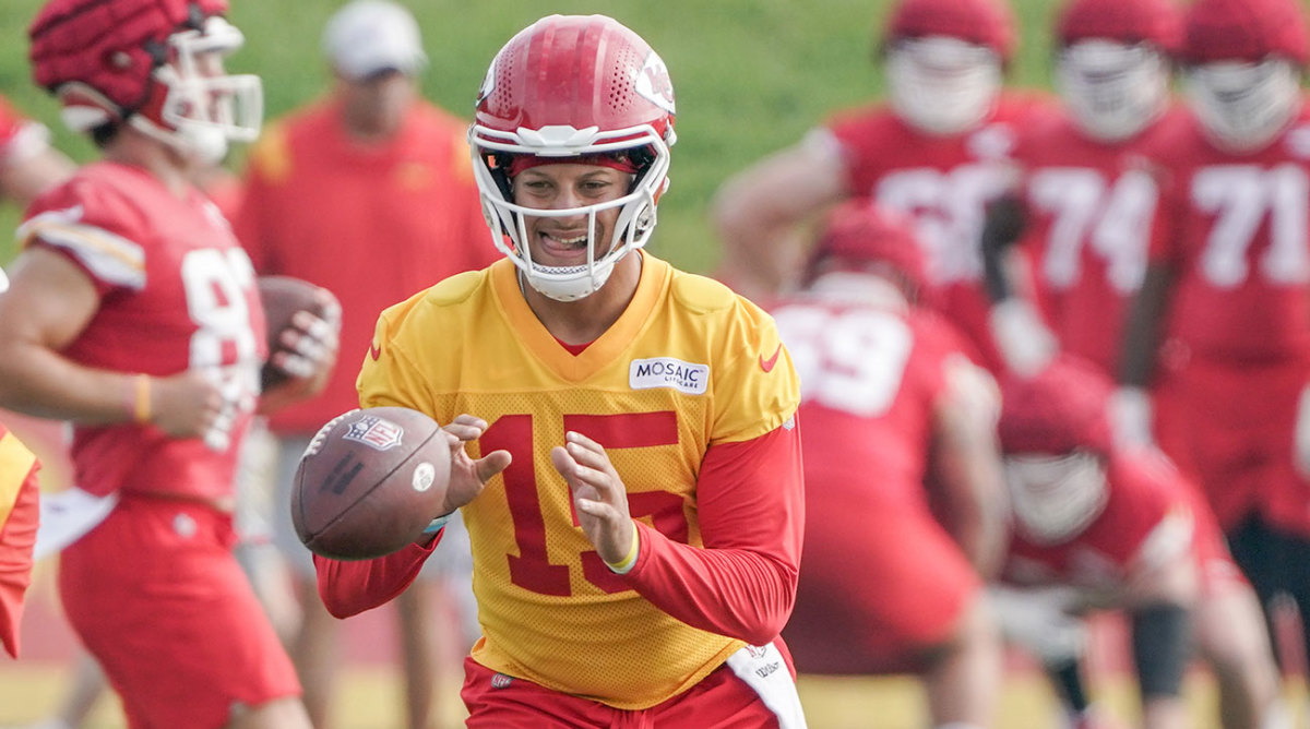 Chiefs QB Patrick Mahomes is improving as quarterback and a leader - Sports  Illustrated