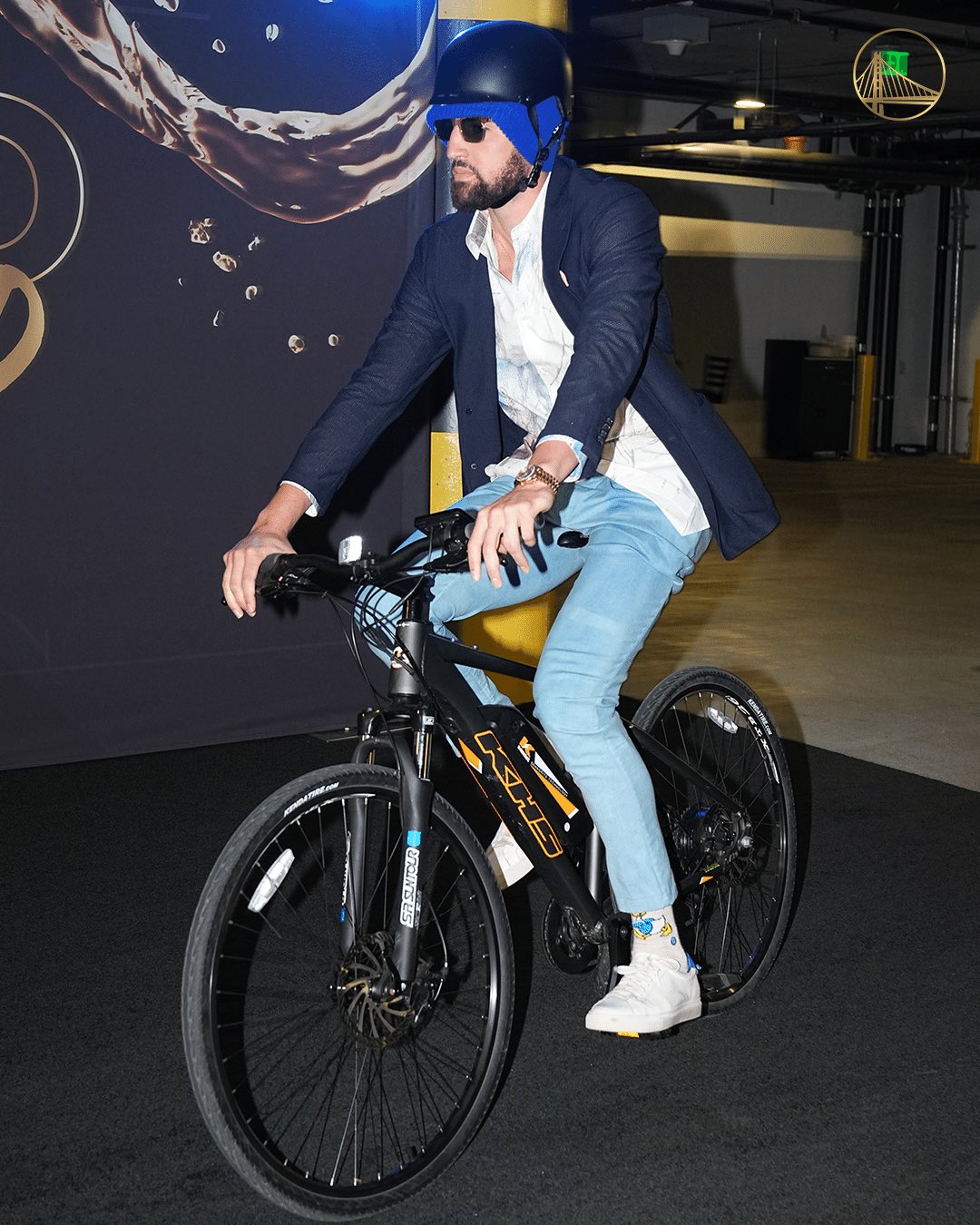 DraftKings Sportsbook on X: "Klay Thompson riding his bike to work (-2000) https://t.co/fvcRYs4WKt" / X