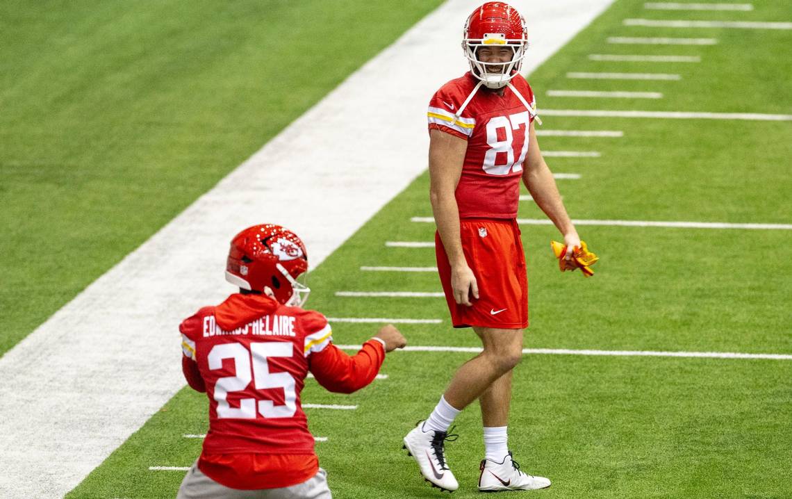 How Travis Kelce played a role in this Chiefs running back returning to Kansas City - Yahoo Sports