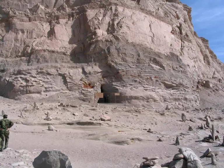 Baigong Cave and surrounding ‘Pyramid’, with photo of pipe in the bottom left.