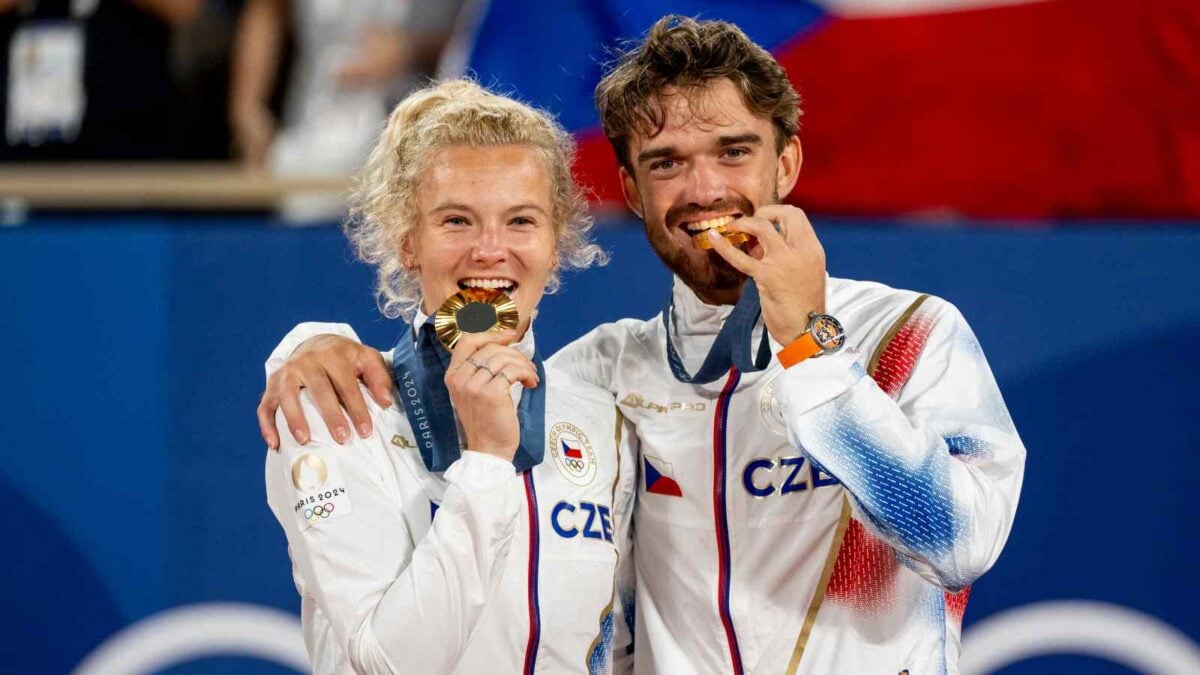 Czech-Republics-Tomas-Machac-and-Katerina-Siniakova-celebrate-Olympic-gold-medal-on-the-podium