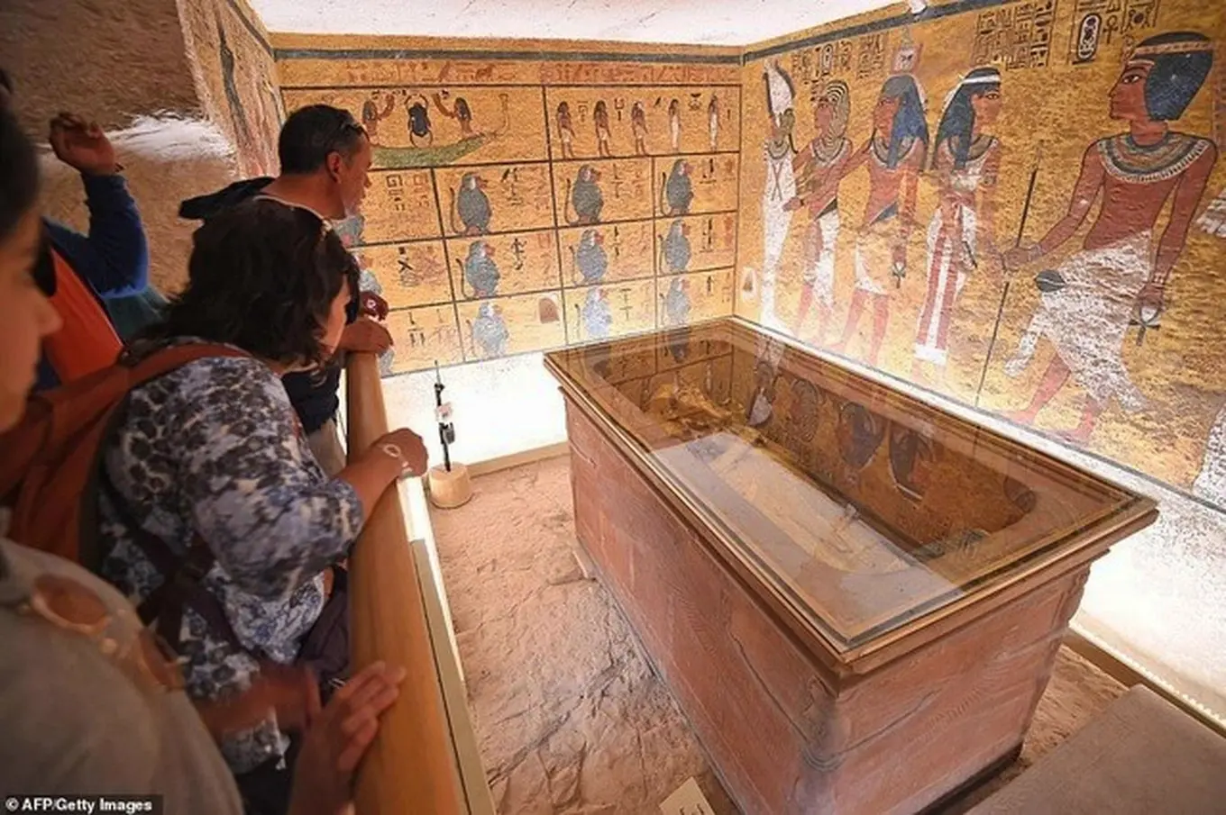 Tourists from all over come to admire the many antiques in the king\'s tomb, displayed at the Cairo museum.