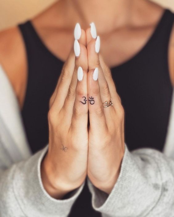 Discover 2024&#8217;s Top 20 Symbolic Hand Tattoos: Chinese, Viking, Om, Anarchy &#038; More &#8211; Get Inspired!