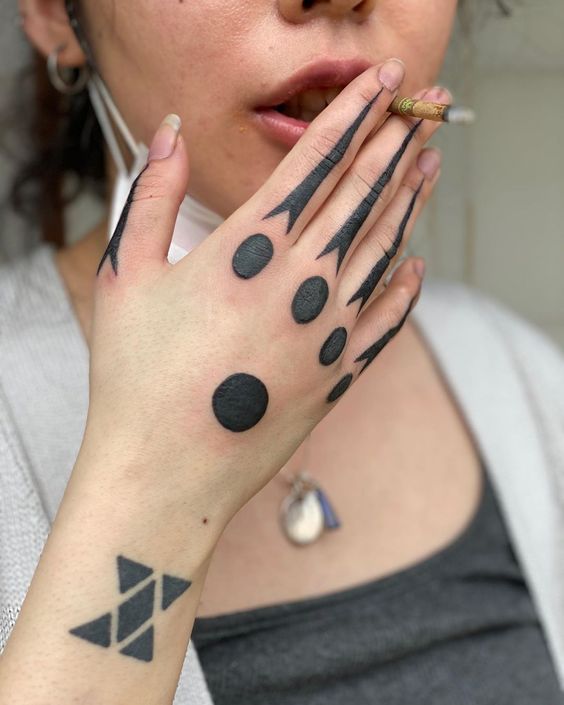 Discover 2024&#8217;s Top 20 Symbolic Hand Tattoos: Chinese, Viking, Om, Anarchy &#038; More &#8211; Get Inspired!