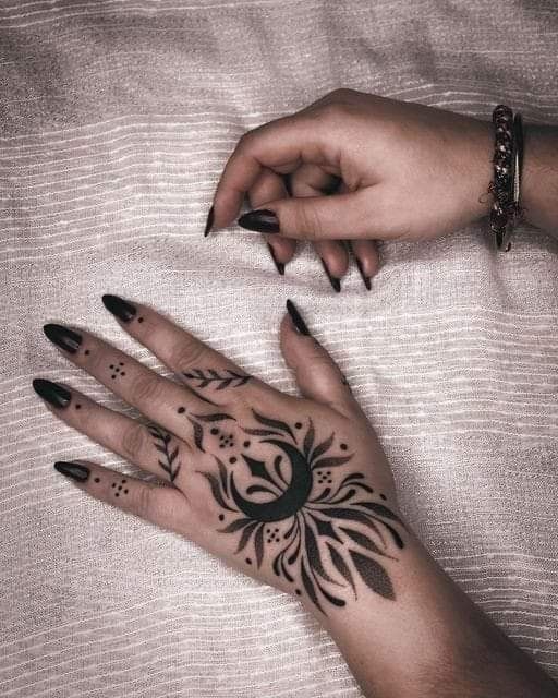 Discover 2024&#8217;s Top 20 Symbolic Hand Tattoos: Chinese, Viking, Om, Anarchy &#038; More &#8211; Get Inspired!