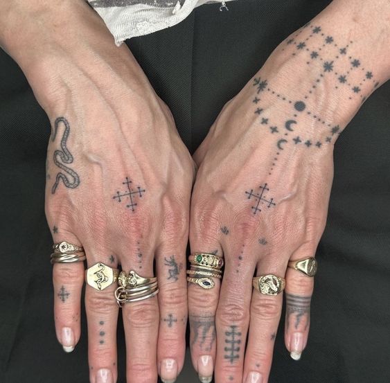 Discover 2024&#8217;s Top 20 Symbolic Hand Tattoos: Chinese, Viking, Om, Anarchy &#038; More &#8211; Get Inspired!