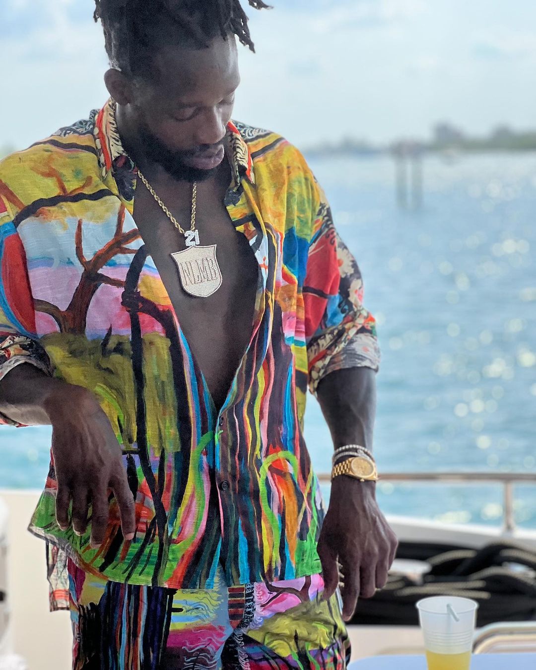 Patrick Beverley took his mother on a luxury yacht to celebrate Mother's Day - HoangGA