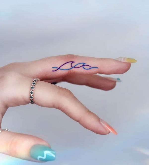 Simple wave finger tattoo by @yujin_tattoo