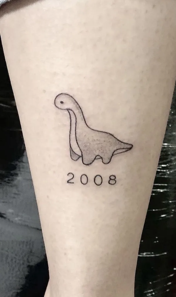 Small cute dinosaur with year of birth by @primetatuajesbogota