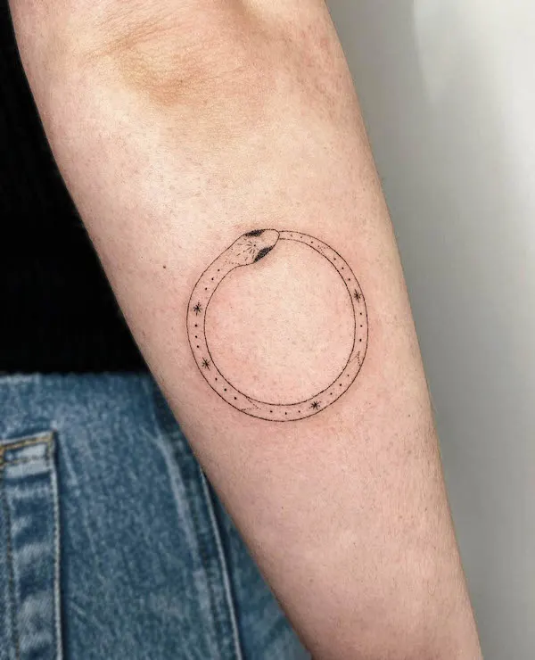 Minimalist ouroboros tattoo by @vasia