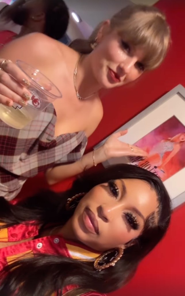 Taylor Swift holds a drink while chatting in Chariah Gordon's Instagram story.