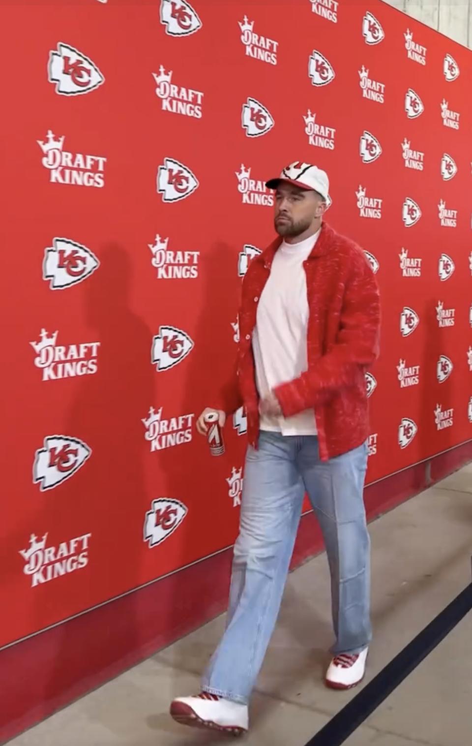 Travis Kelce arrives at Arrowhead Stadium in Kansas City wearing the Air Jordan 10 Retro ‘Red Steel’. Credit: @chiefs