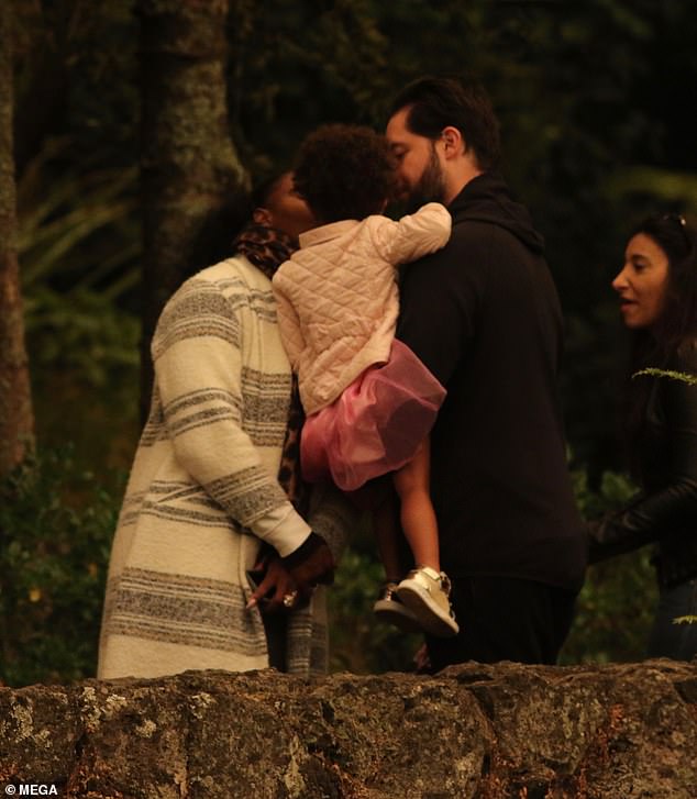 Education: Serena appeared to be teaching little Alexis about the animals they were observing