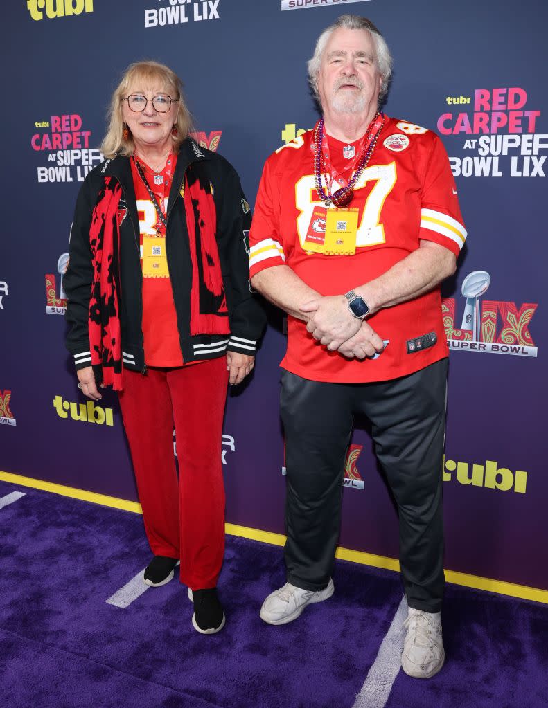 Travis’ mom, Donna Kelce, dad, Ed Kelce, and brother, Jason Kelce, “would love to see Taylor and Travis spend their lives together.” Chad Salvador/Picture Group for Fox Sports/Shutterstock