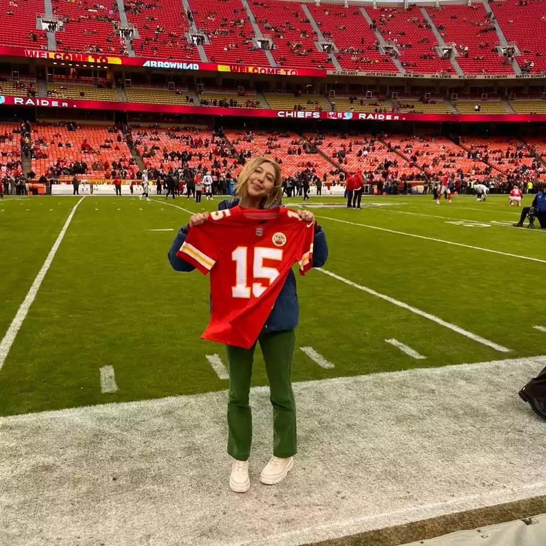 Heidi Gardner, Celeb Who Are Football Super Bowl Fans