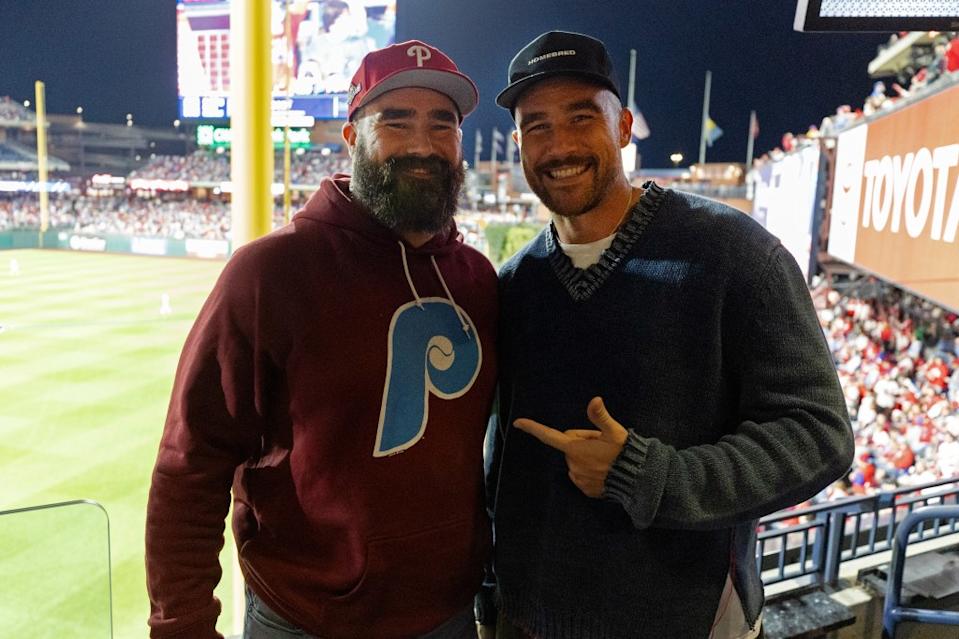 “No, it’s just a widow’s peak, not up top — you’re good up top,” Travis assured, while Jason still insisted “it’s going thin right through” the middle. MLB Photos via Getty Images