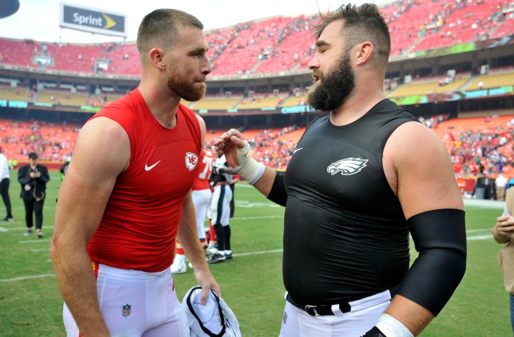 Travis Kelce and Jason Kelce in September 2017 NFL game