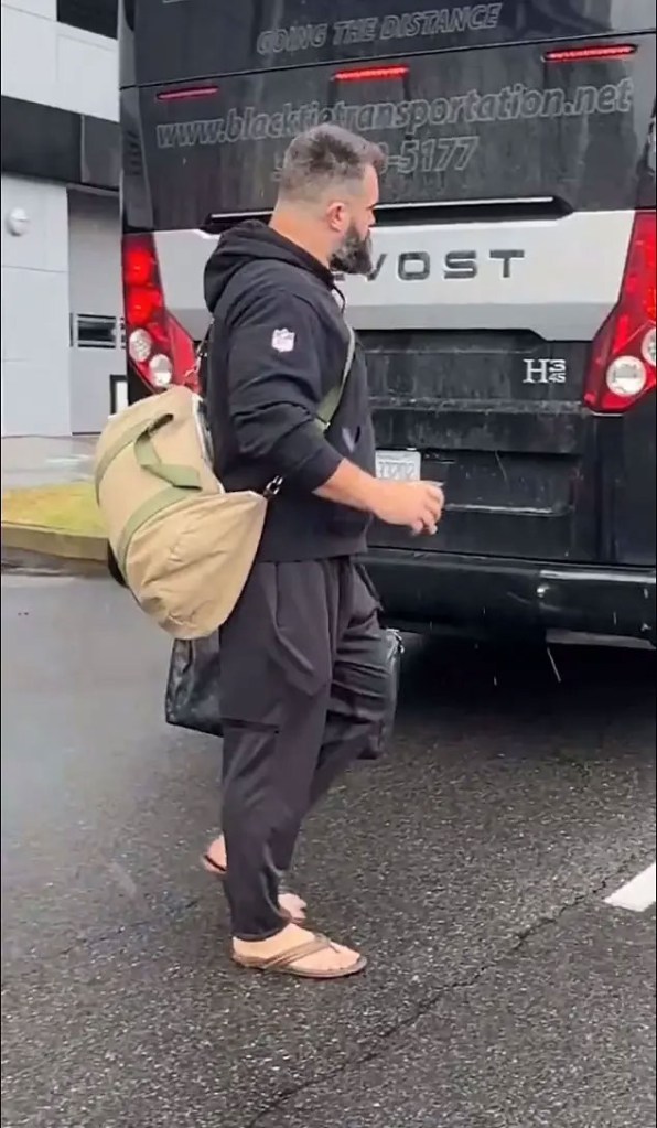 Jason Kelce in flip-flops