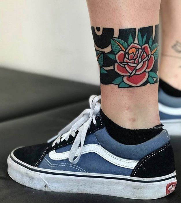 Outstanding flower ankle tattoo, attracting all eyes