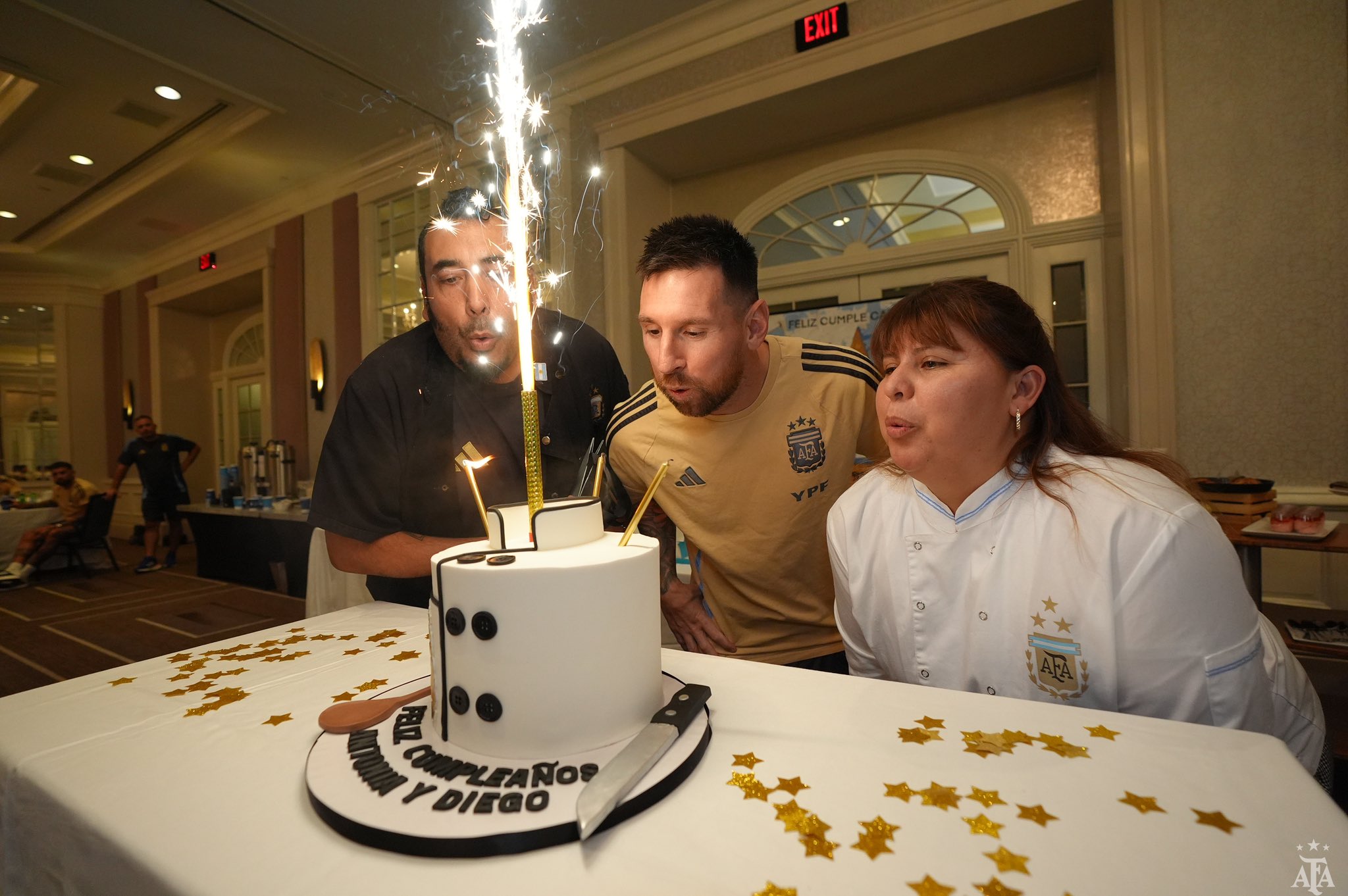 Selección de Argentina celebra el cumpleaños de Leo Messi - Agencia  Guatemalteca de Noticias