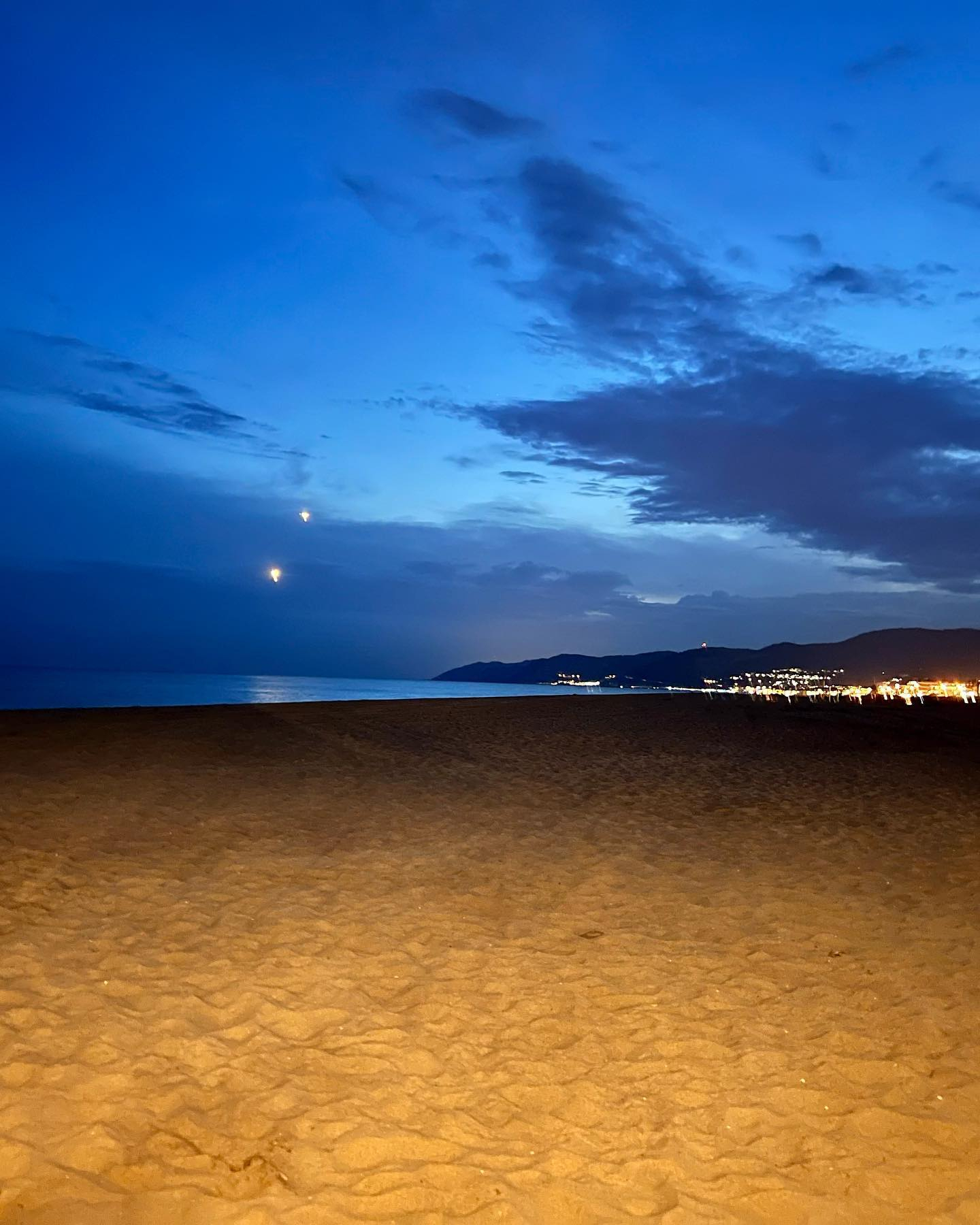 Antonela took a scenic shot of Barcelona in the evening time