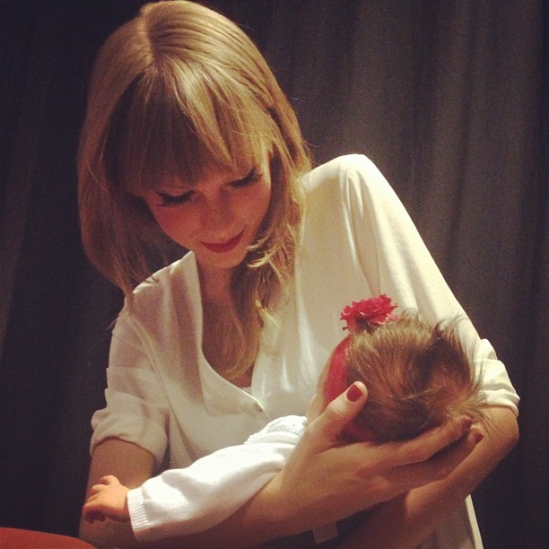 Taylor with Baby Poppy (Ronan's brand new baby sister) | TAYLOR SWIFT INDONESIA