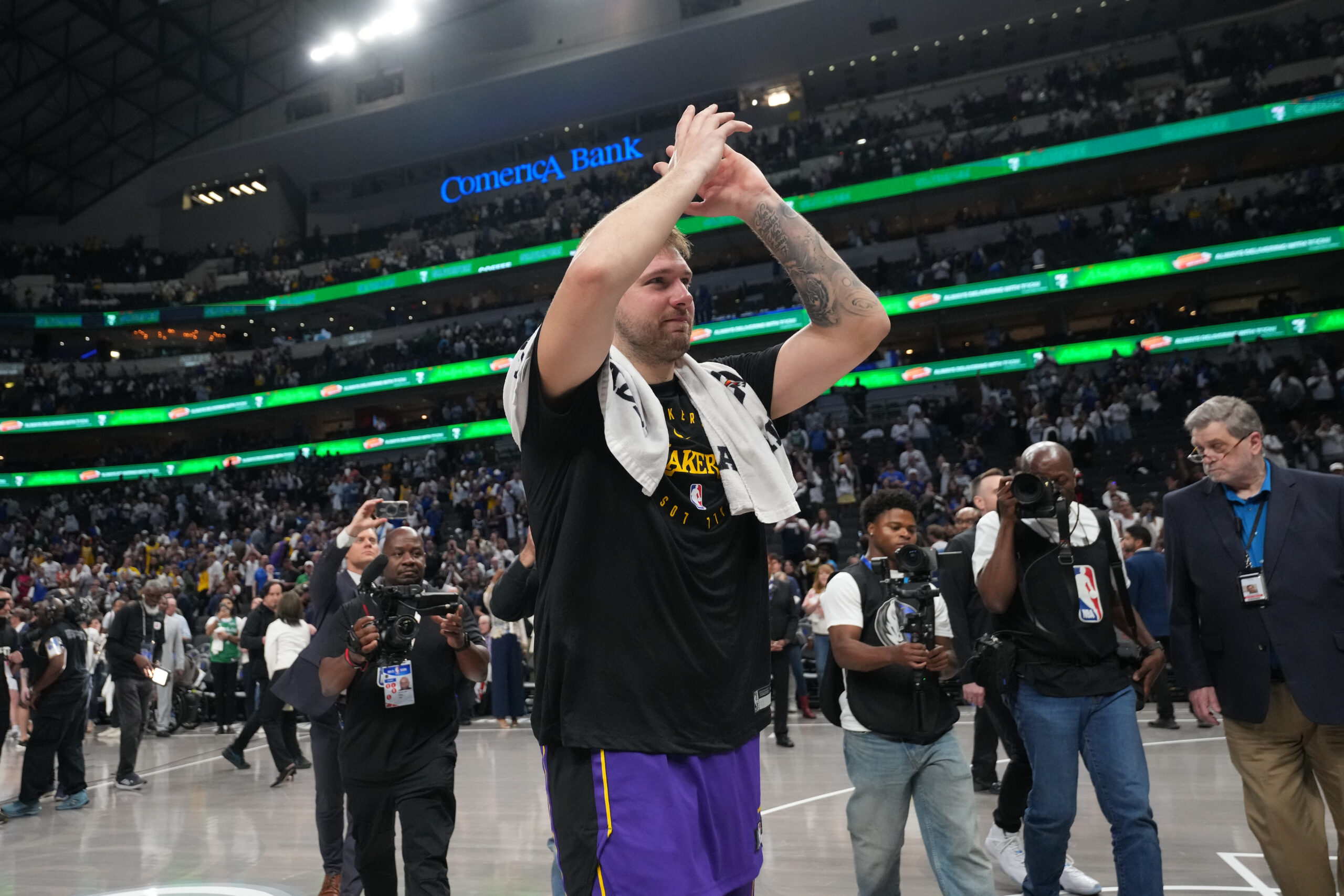 Luka Dončić of the Los Angeles Lakers acknowledges the crowd.