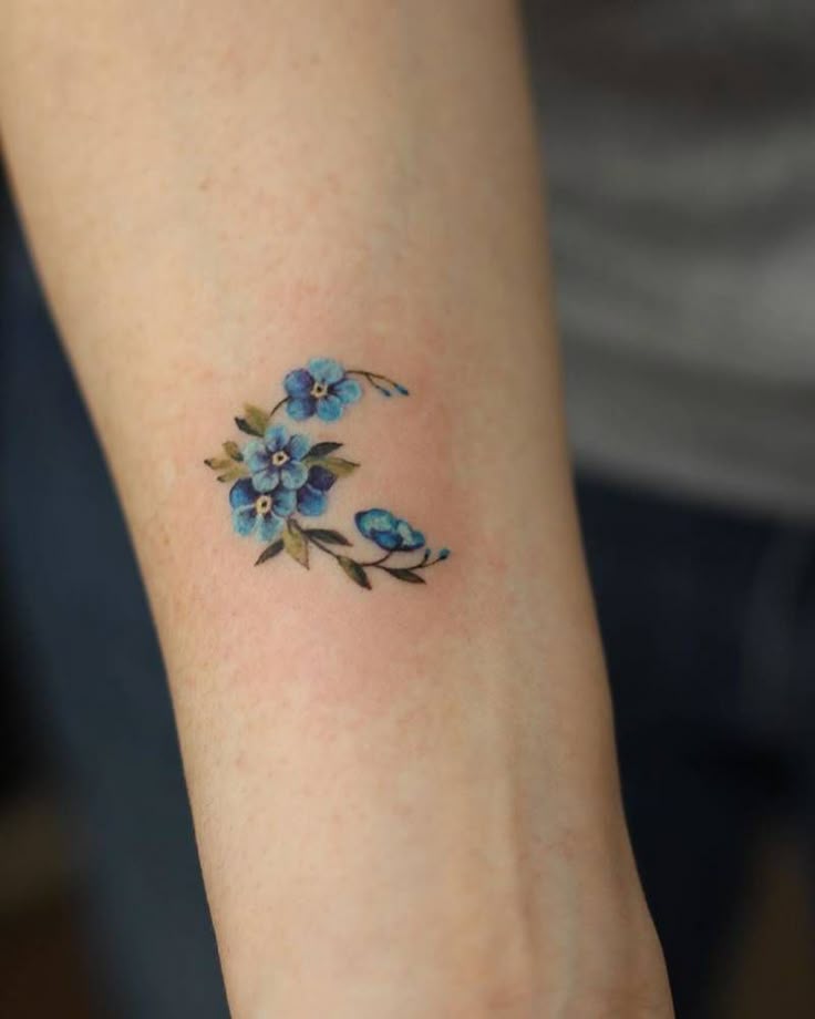 After going through many strict medical tests, 2024 is truly a time of hope and prosperity. If you are looking for a beautiful tattoo to show off on your body, come to the small orchid tattoo - a great choice this year. This tattoo is not only beautiful, but also brings luck and peace to its owner. Let's take a look at the image related to the small orchid tattoo to see its sophistication and greatness!
