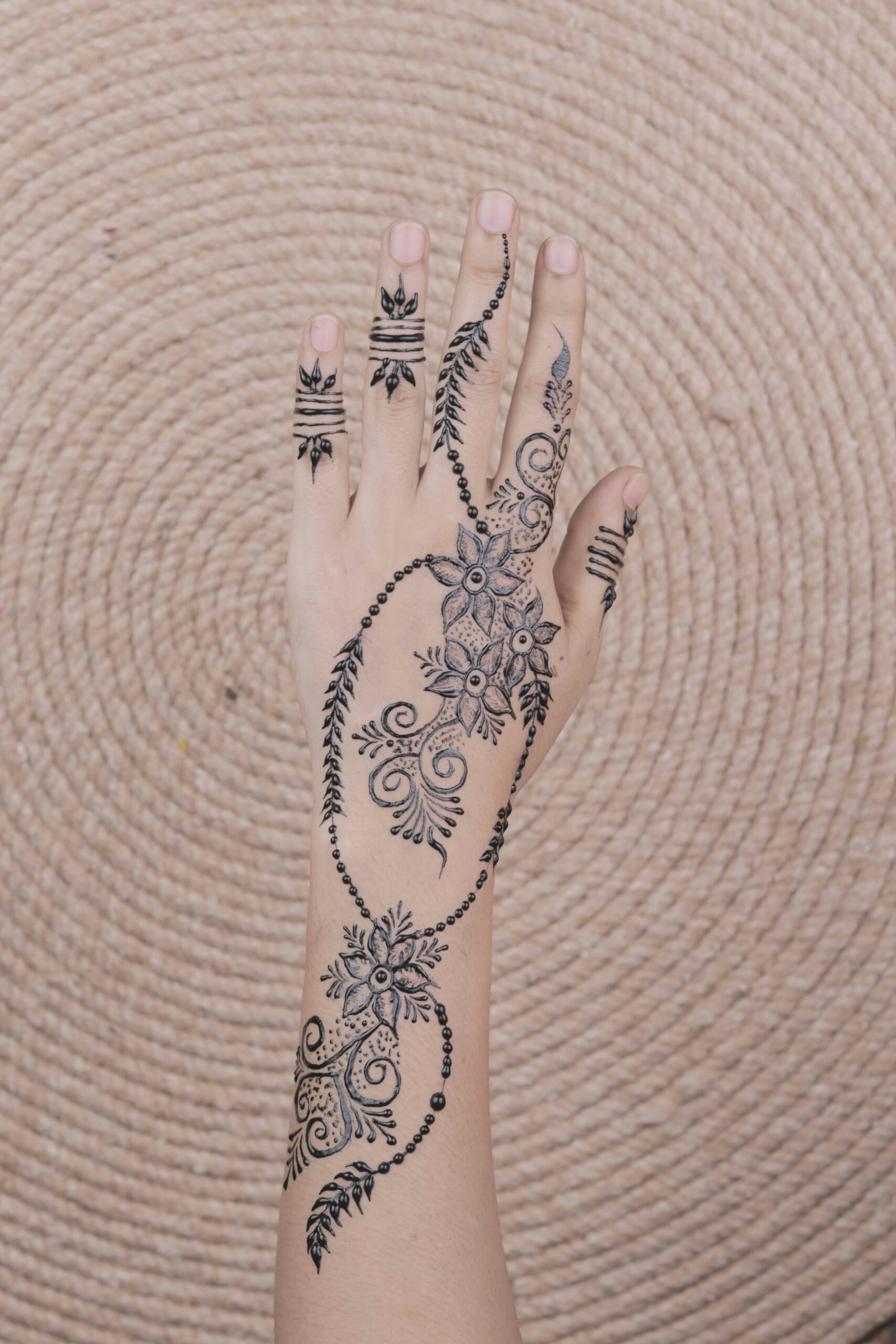 Tatouage floral à la main photo – Image gratuite de Humain sur Unsplash